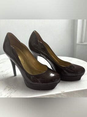 Guess brown patent leather platform heels | size 6